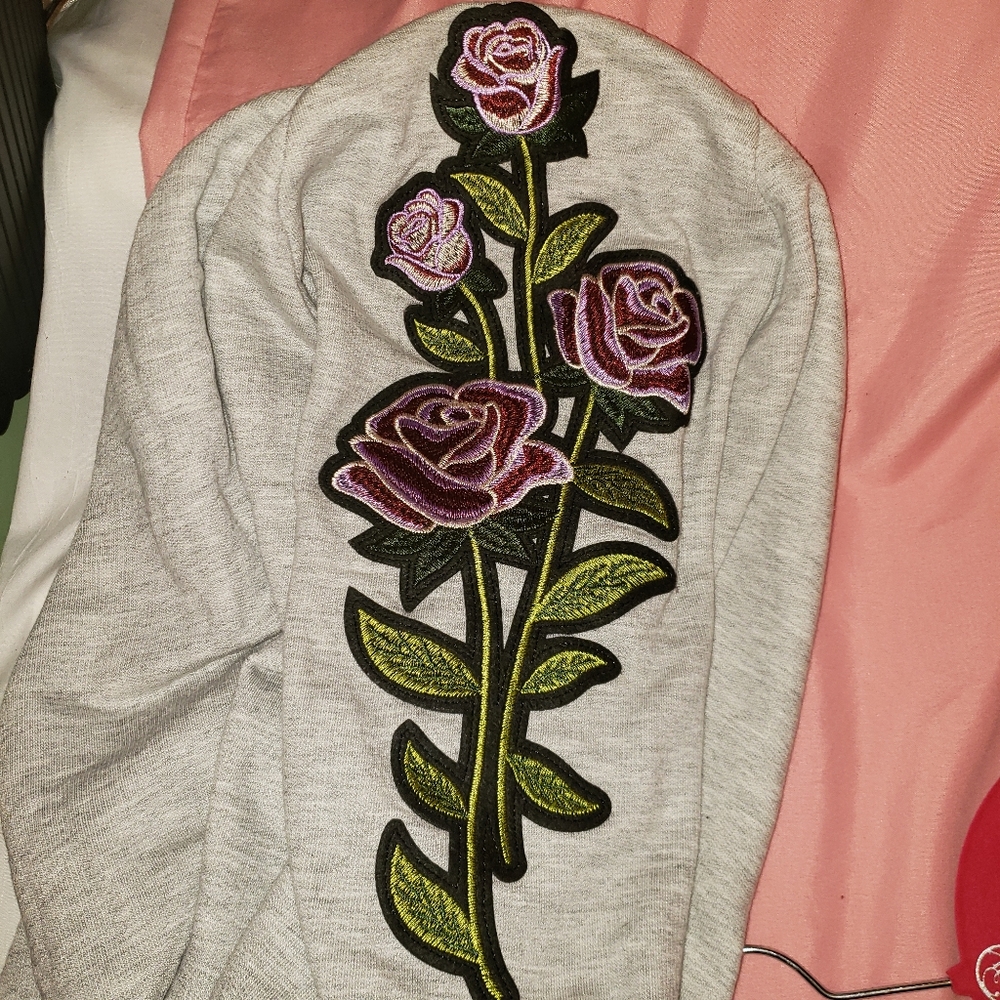 Derek Heart Gray Sweatshirt with Floral Embroidery - Picture 4 of 4
